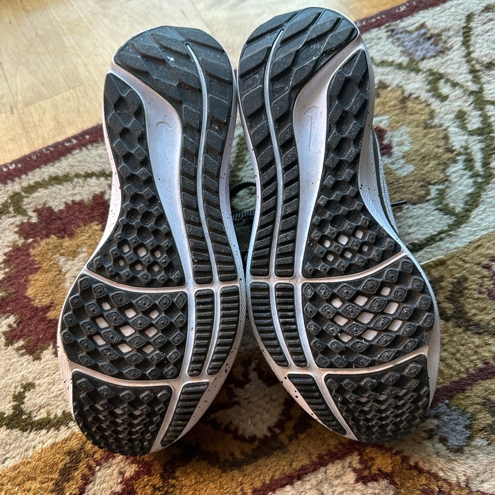 Nike Pegasus 40 Running Sneakers - Picture 4 of 9